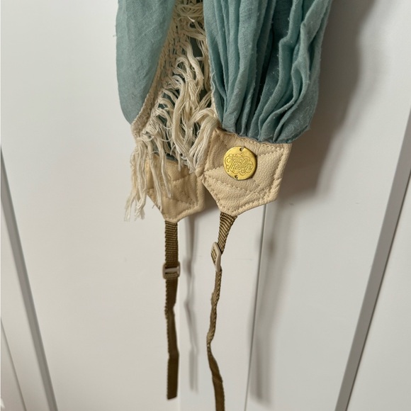 Bloom Theory Camera Strap - Picture 3 of 4